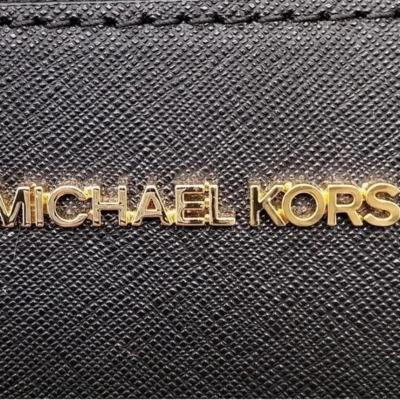 Michael Kors Jet Set Travel Black Medium Dome Crossbody Bag New (Original) - Picture 8 of 9